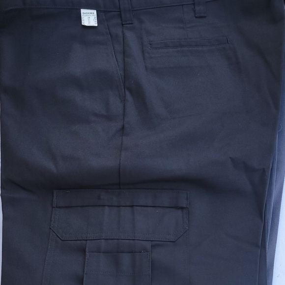 Dickies Men's Cargo Work Pants. BLACK. Flat front, 6 pockets, zip closure. - Picture 2 of 5
